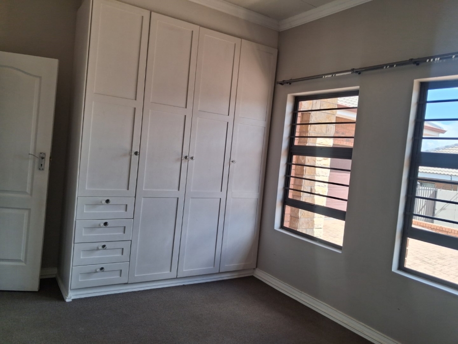 To Let 3 Bedroom Property for Rent in Hillside Free State